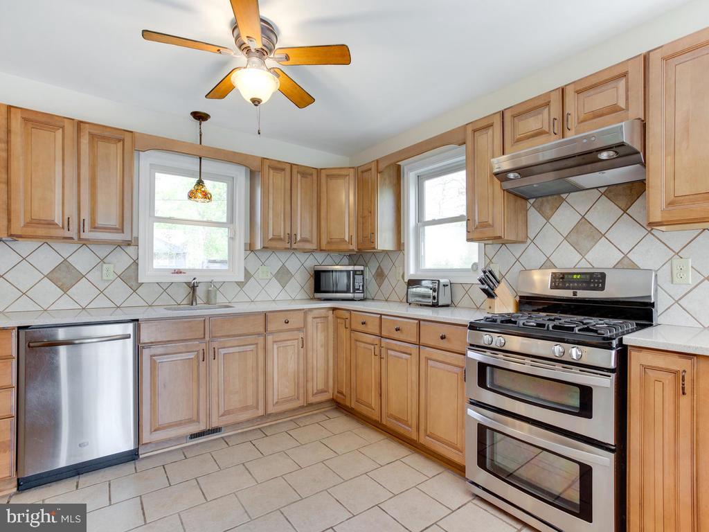 1249 Maple Road Arnold, MD 21012 - Photo 8 of 44 Gallery Image 8