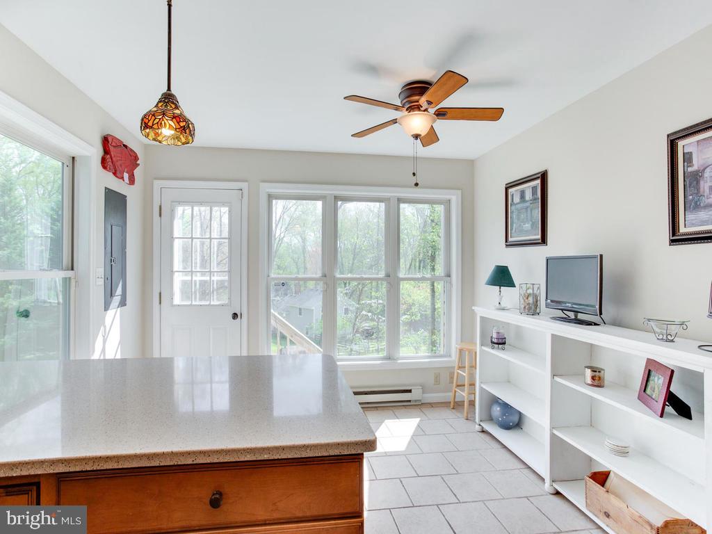 1249 Maple Road Arnold, MD 21012 - Photo 9 of 44 Gallery Image 9
