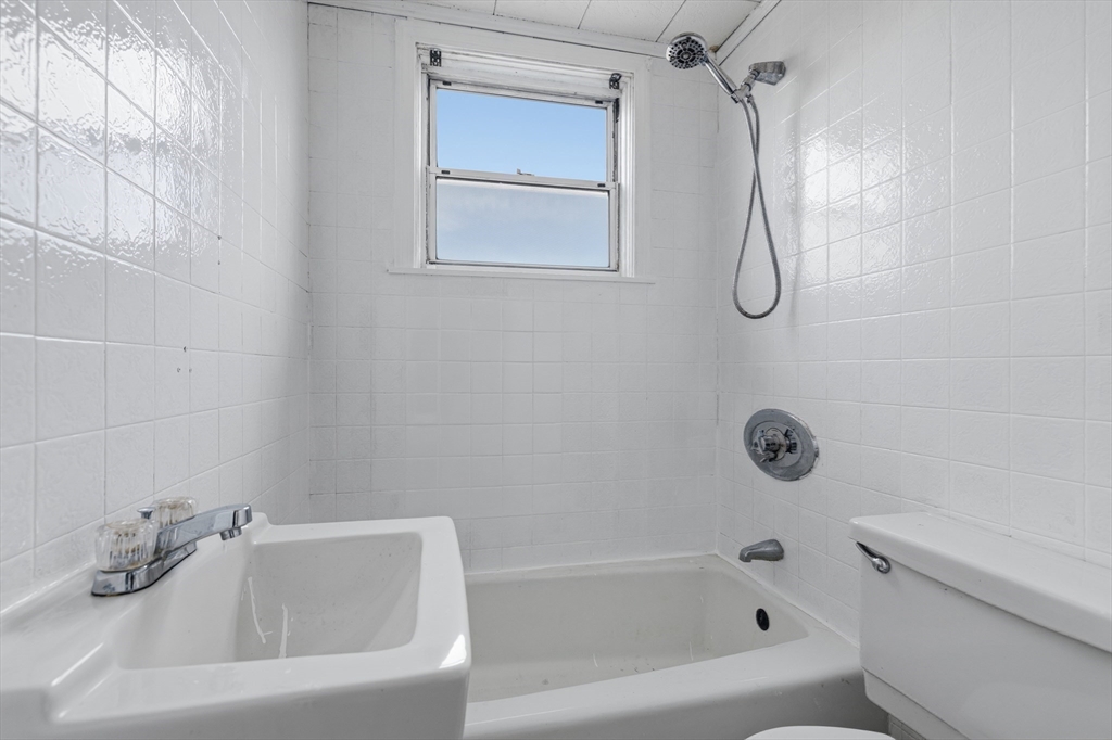 221 Beach Street Fall River, MA 02721 - Photo 17 of 32