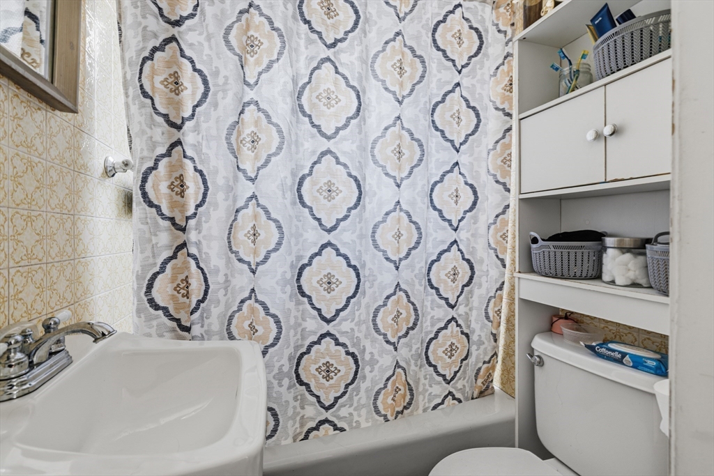 221 Beach Street Fall River, MA 02721 - Photo 25 of 32