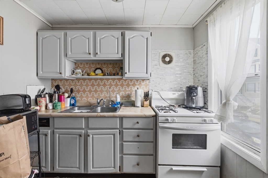 221 Beach Street Fall River, MA 02721 - Photo 27 of 32