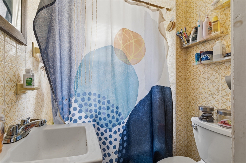 221 Beach Street Fall River, MA 02721 - Photo 31 of 32