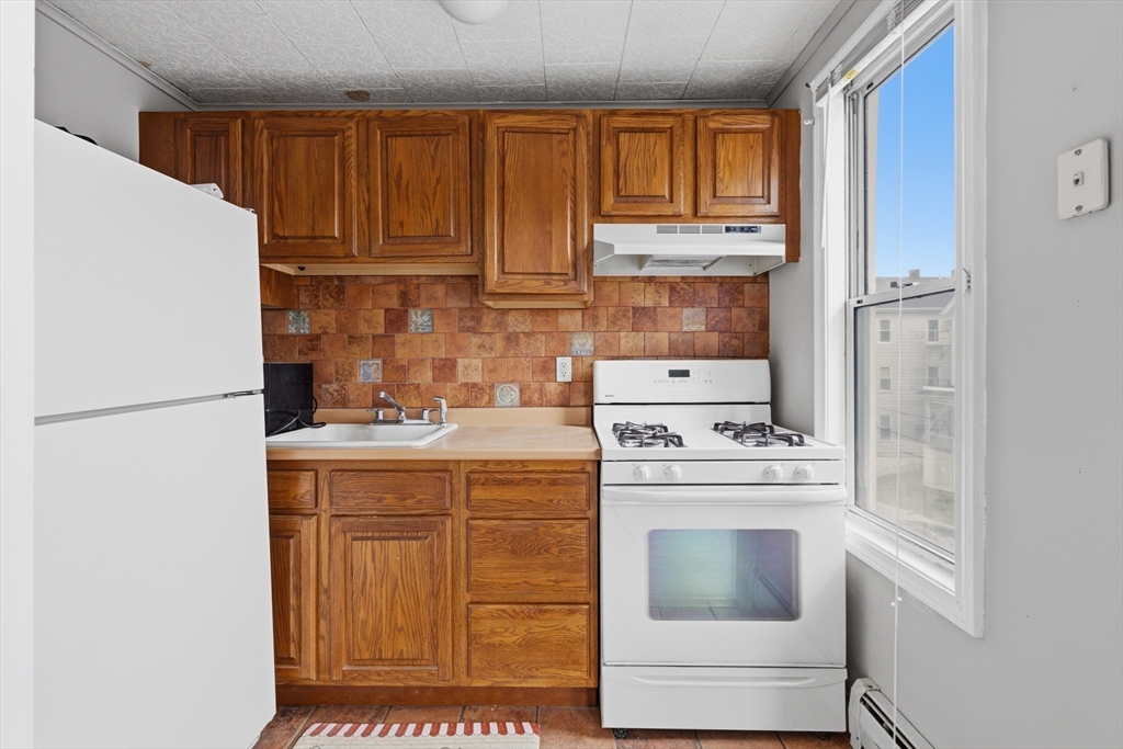 221 Beach Street Fall River, MA 02721 - Photo 10 of 32