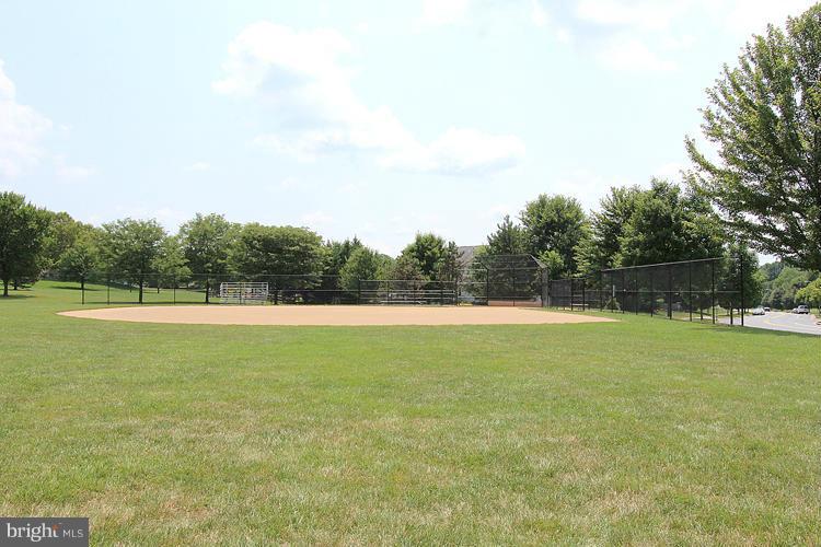 20200 Harbor Tree Road Gaithersburg, MD 20886 - Photo 30 of 30 Community