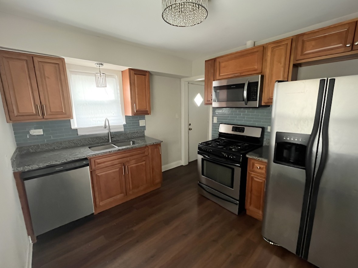 17943 Ridgewood Avenue Lansing, IL 60438 - Photo 8 of 12