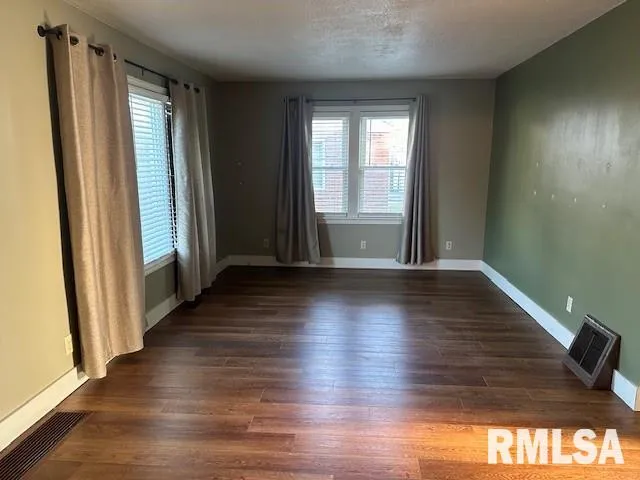 $65,000 | 704 Hawley Avenue, Taylorville, IL 62568