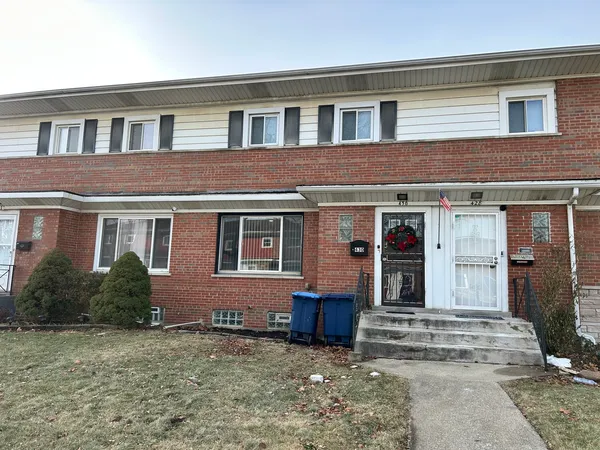 $309,900 | 430 Oak Street, Des Plaines, IL 60016