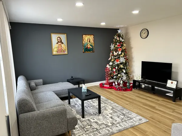 $309,900 | 430 Oak Street, Des Plaines, IL 60016