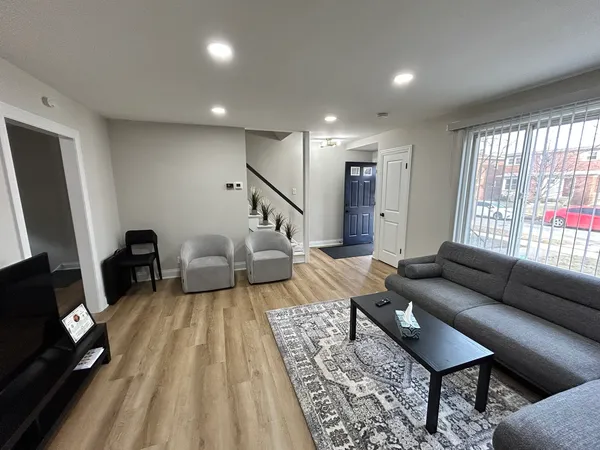 $309,900 | 430 Oak Street, Des Plaines, IL 60016