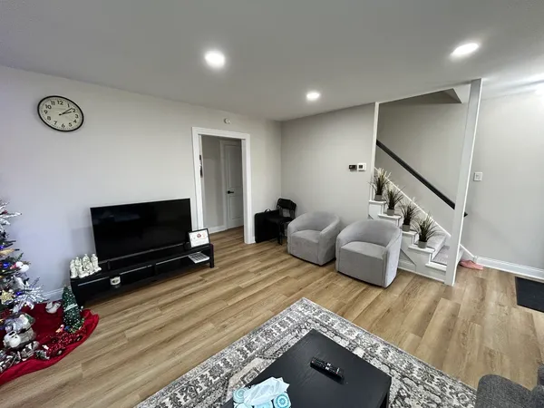 $309,900 | 430 Oak Street, Des Plaines, IL 60016