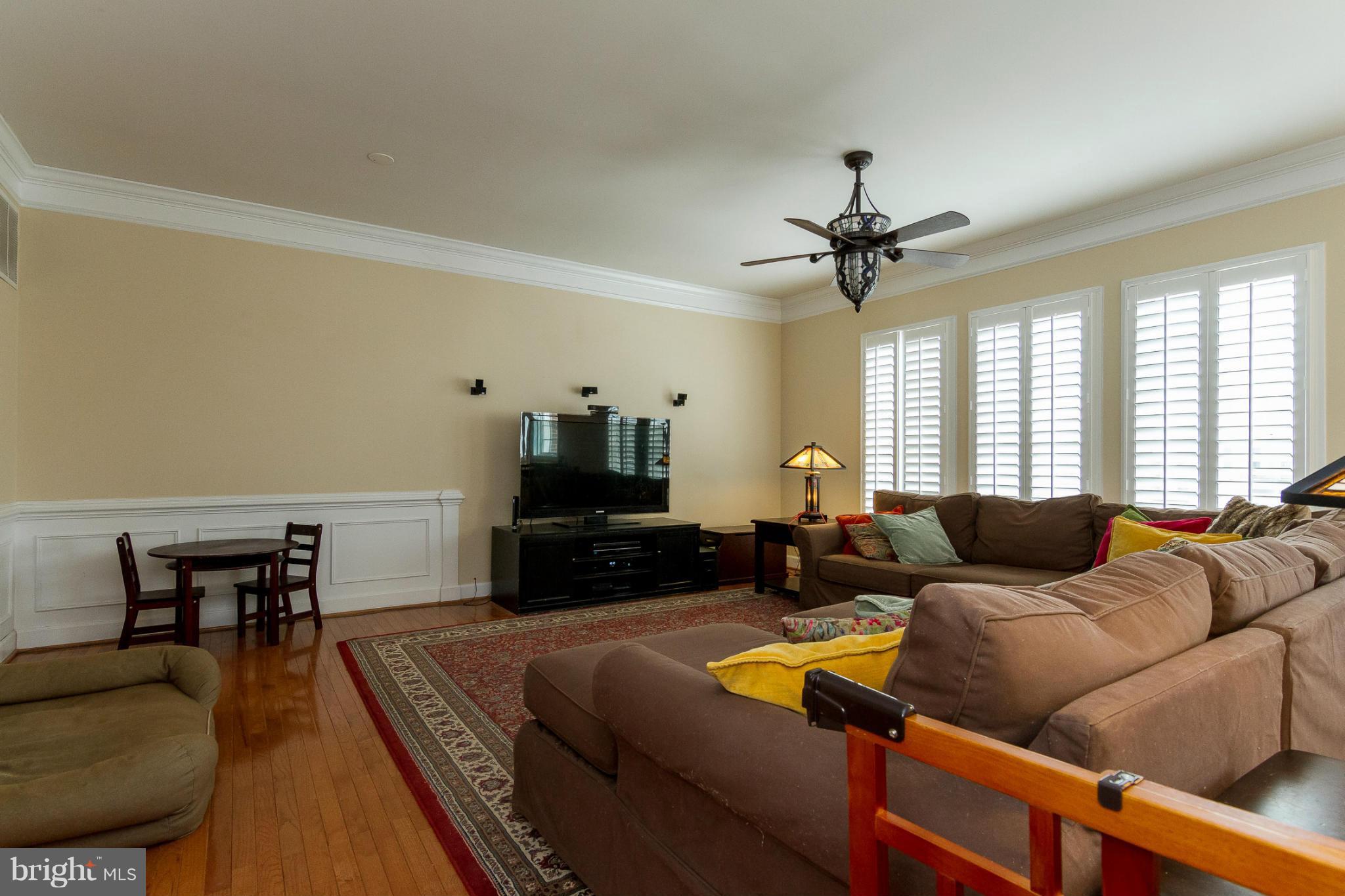 9261 Laurel Ridge Crossing Road Lorton, VA 22079 - Photo 3 of 27 Living Room