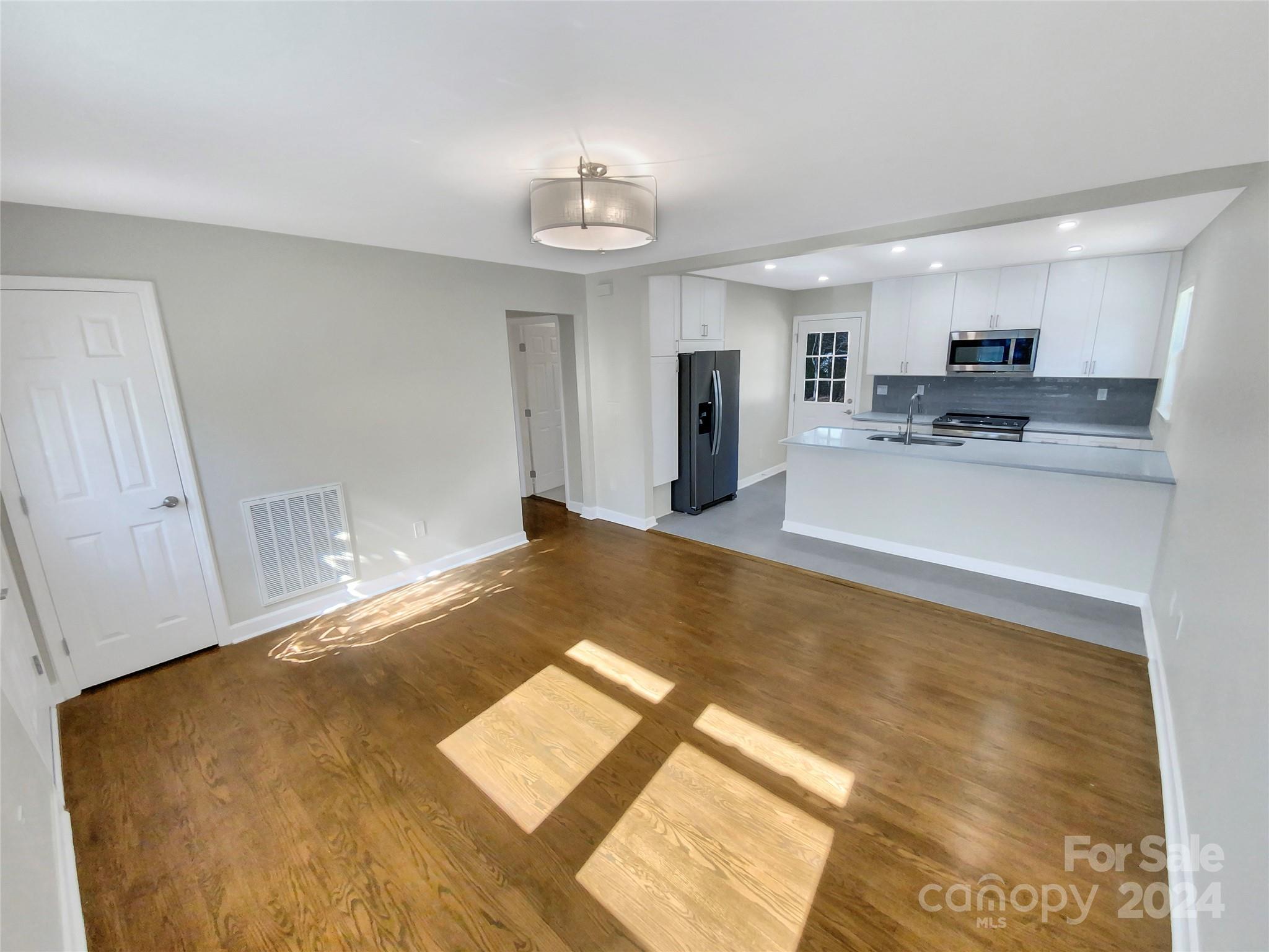 4307 Colebrook Road Charlotte, NC 28215 - Photo 3 of 19 Gallery Image 3