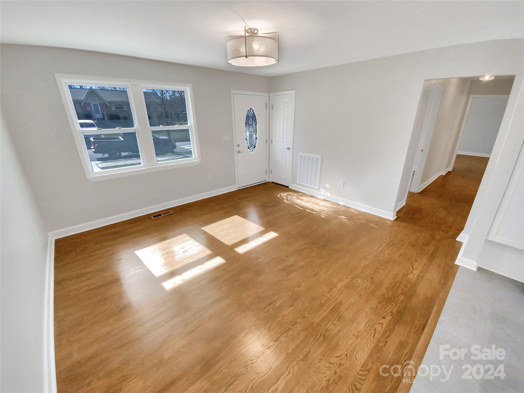 4307 Colebrook Road Charlotte, NC 28215 - Photo 7 of 19 Gallery Image 7