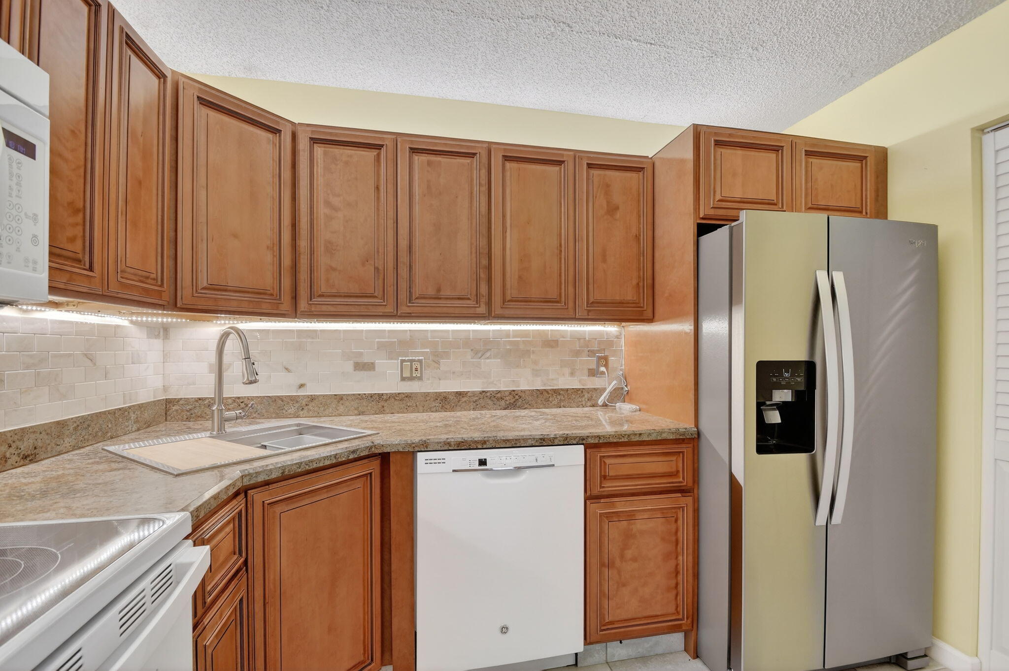 310 Pine Ridge Circle, Unit B1 Greenacres, FL 33463 - Photo 15 of 40 16-web-or-mls-DSC_2824