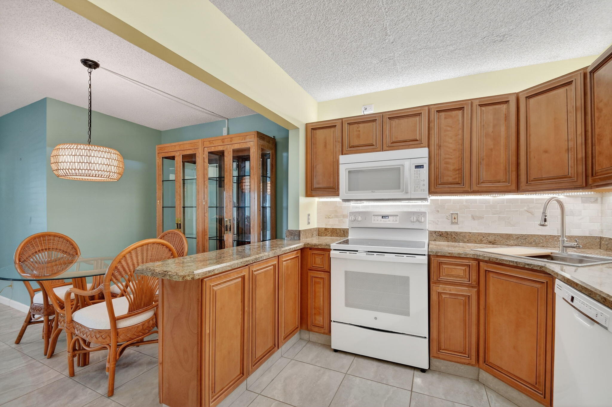 310 Pine Ridge Circle, Unit B1 Greenacres, FL 33463 - Photo 17 of 40 18-web-or-mls-DSC_2834