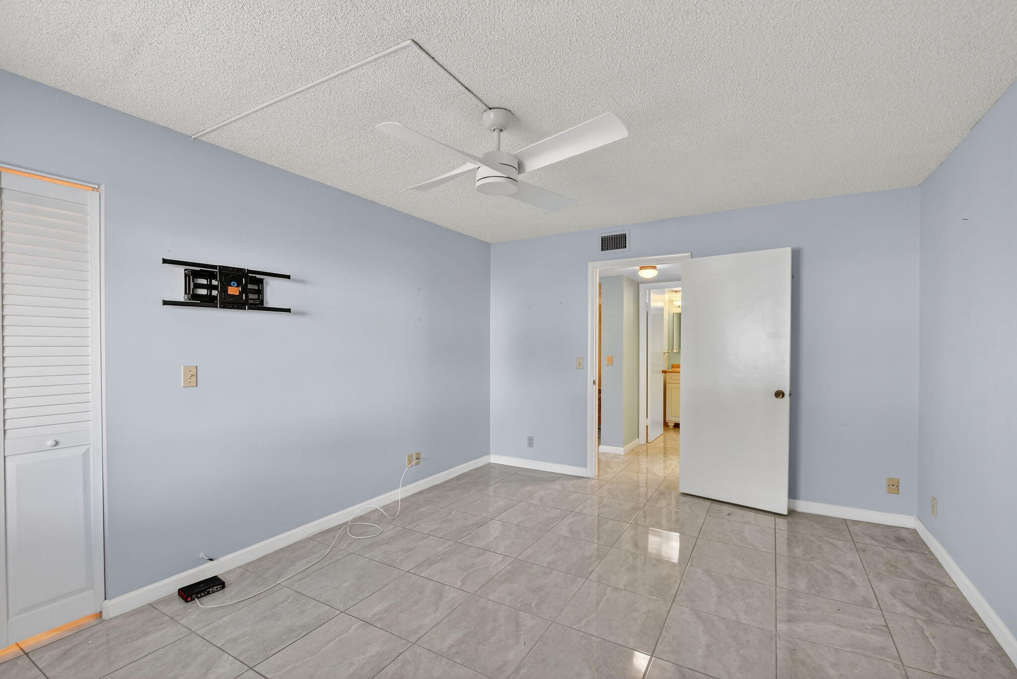 310 Pine Ridge Circle, Unit B1 Greenacres, FL 33463 - Photo 22 of 40 23-web-or-mls-DSC_2863