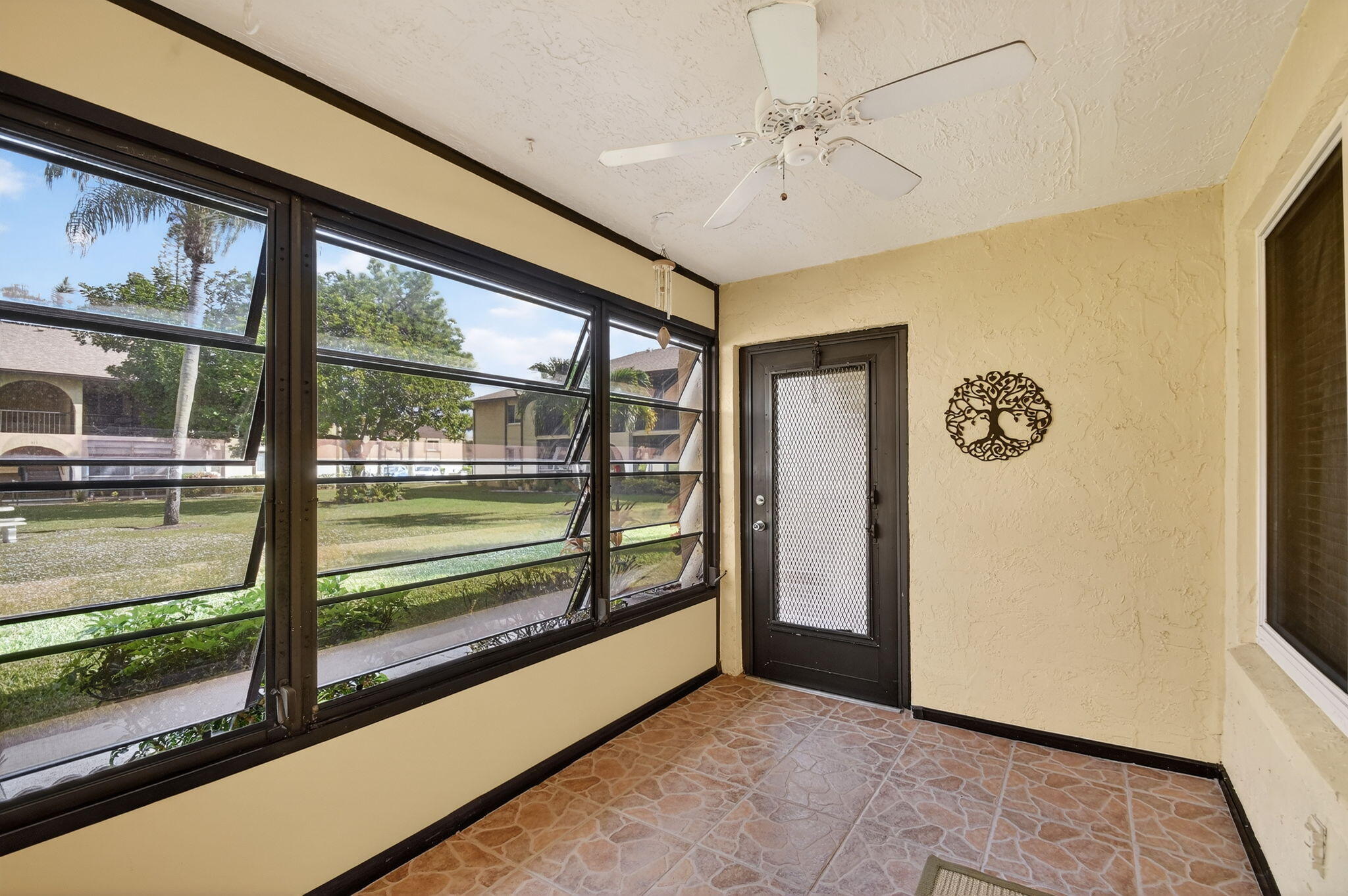 310 Pine Ridge Circle, Unit B1 Greenacres, FL 33463 - Photo 6 of 40 7-web-or-mls-DSC_2773