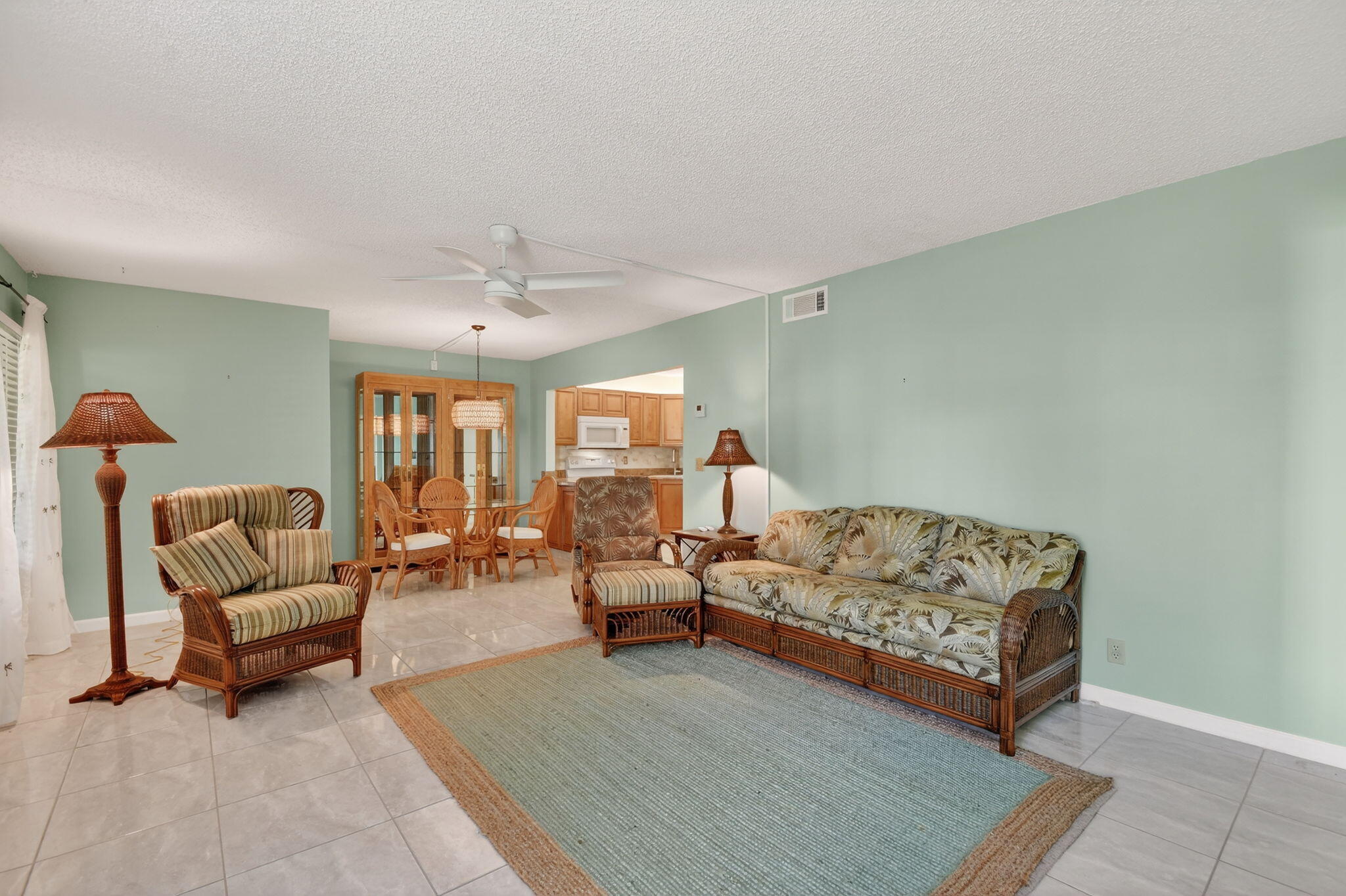 310 Pine Ridge Circle, Unit B1 Greenacres, FL 33463 - Photo 8 of 40 9-web-or-mls-DSC_2784
