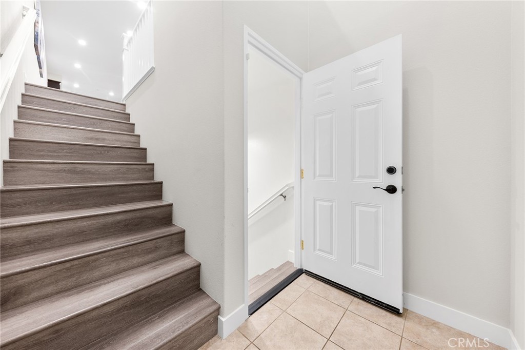 67 Plateau Irvine, CA 92618 - Photo 4 of 32 a view of entryway
