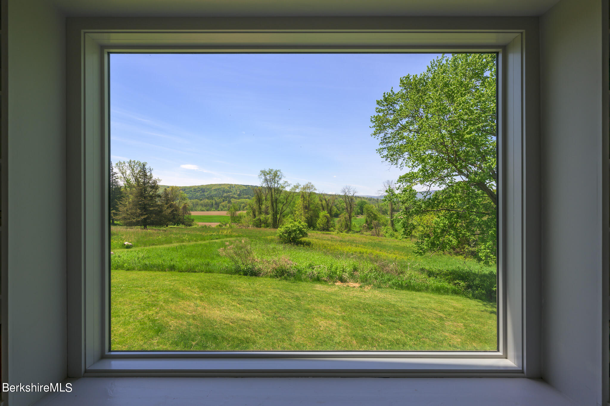 42 Valley View Road Sheffield, MA 01222 - Photo 16 of 44 Great room view