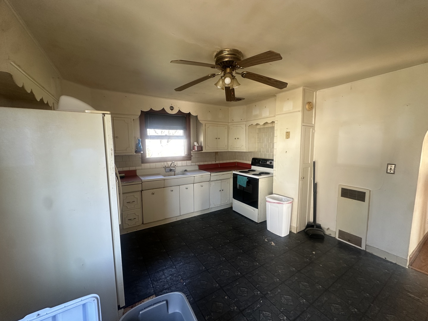 2404 Springfield Road East Peoria, IL 61611 - Photo 11 of 14