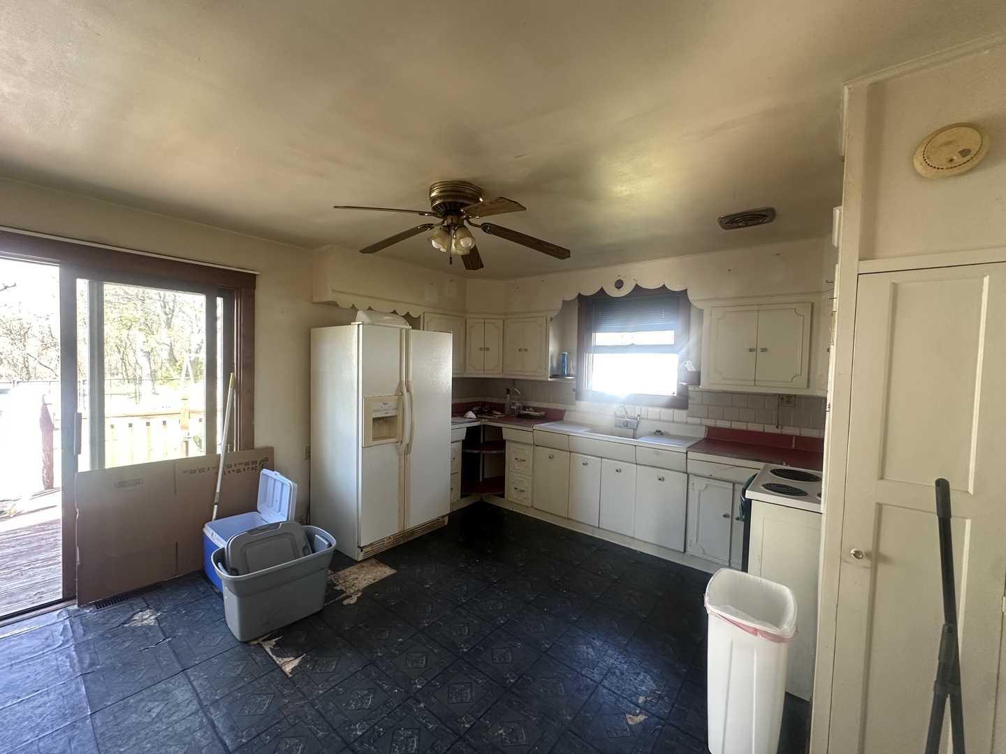 2404 Springfield Road East Peoria, IL 61611 - Photo 10 of 14