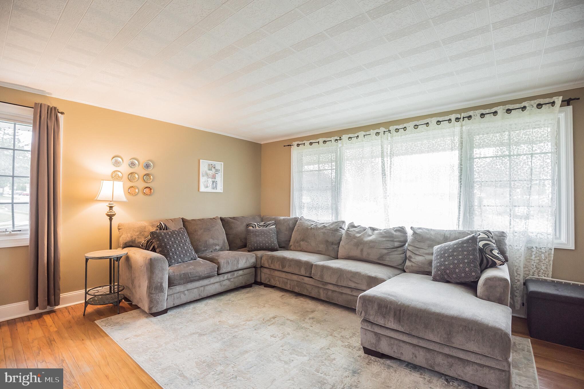 1564 Parklane Road Swarthmore, PA 19081 - Photo 6 of 28 Living Room