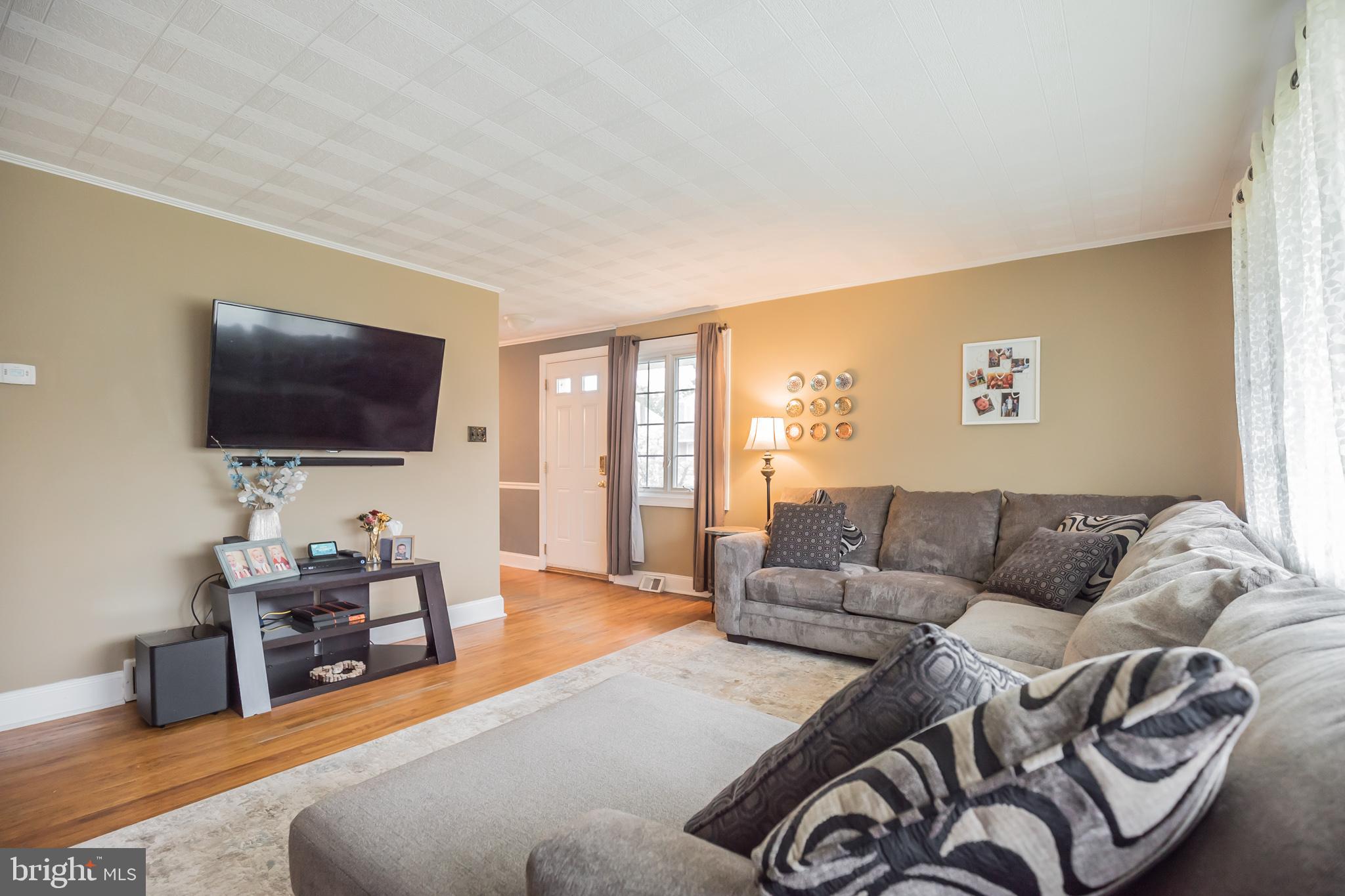1564 Parklane Road Swarthmore, PA 19081 - Photo 7 of 28 Living Room