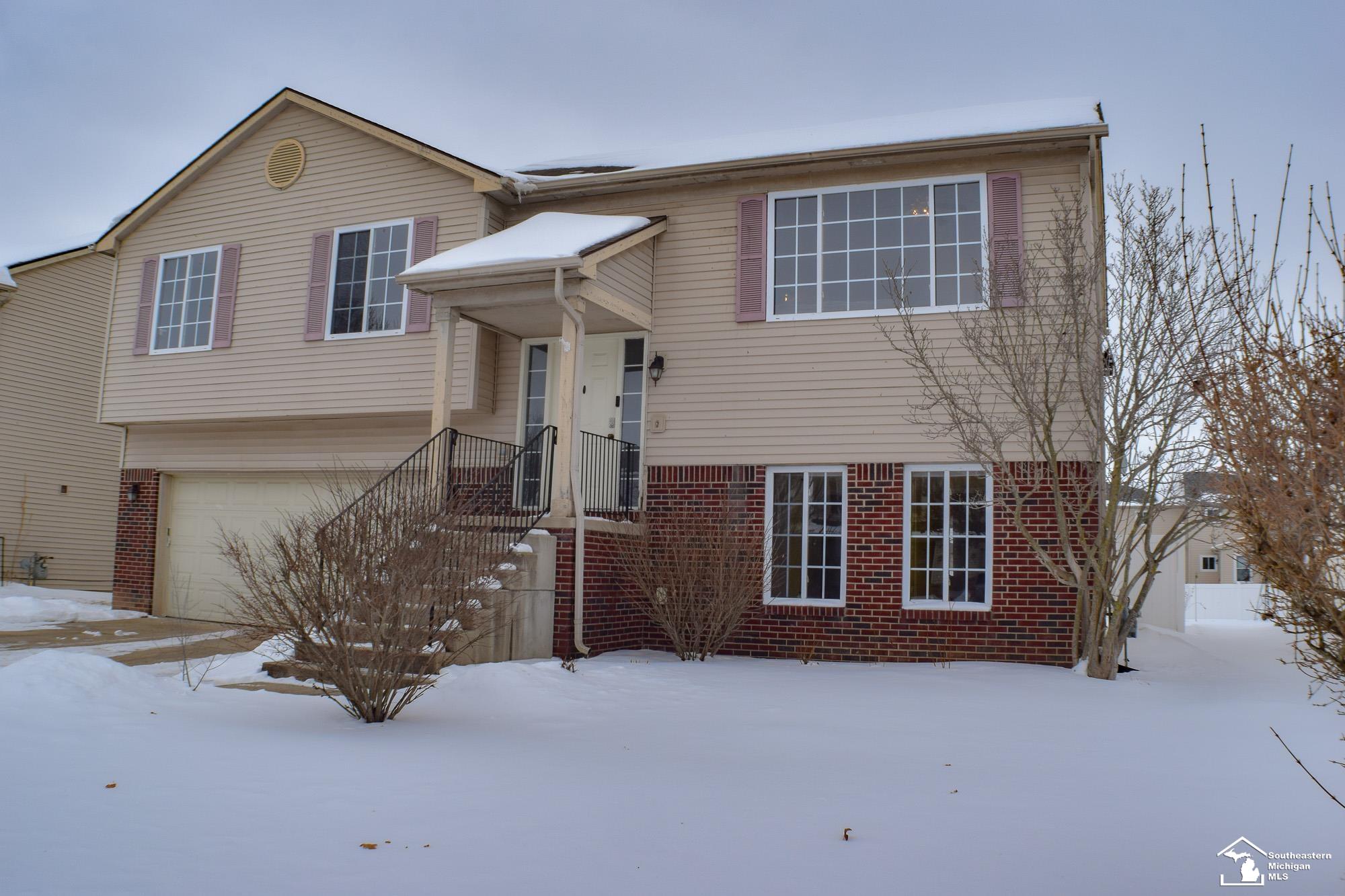 232 Dundee Ridge Drive Dundee, MI 48131 - Photo 2 of 35