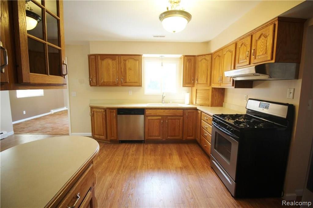 13670 Farm Road Belleville, MI 48111 - Photo 9 of 46 Gallery Image 9