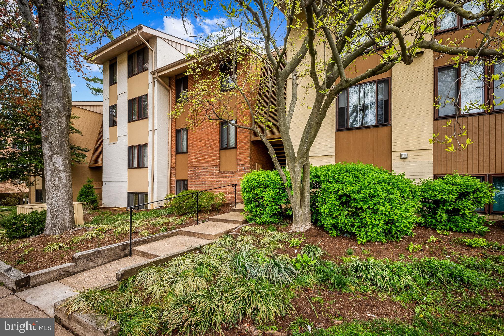 15 Hamill Road, Unit 15A Baltimore, MD 21210 - Photo 3 of 25