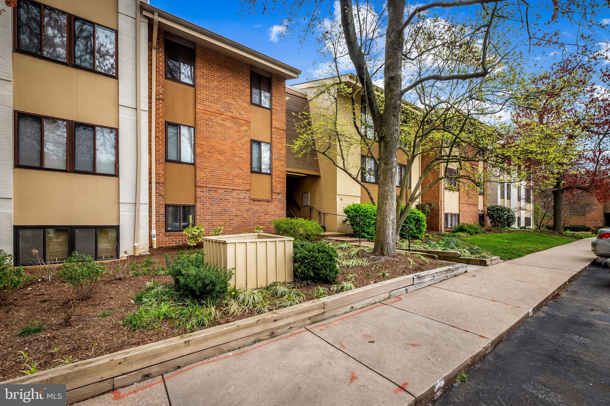 15 Hamill Road, Unit 15A Baltimore, MD 21210 - Photo 5 of 25