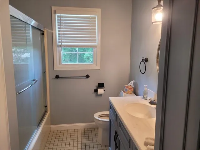 $2,650 | 190 Gladstone Street, Unit 2, Cranston, RI 02920