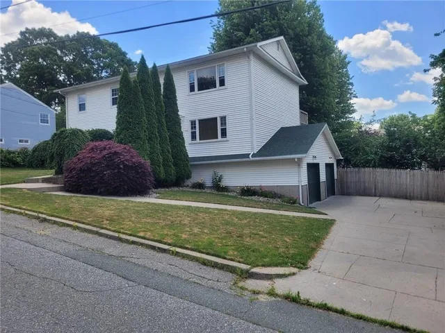 $2,650 | 190 Gladstone Street, Unit 2, Cranston, RI 02920