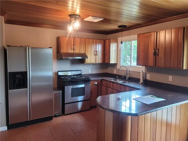 $2,650 | 190 Gladstone Street, Unit 2, Cranston, RI 02920