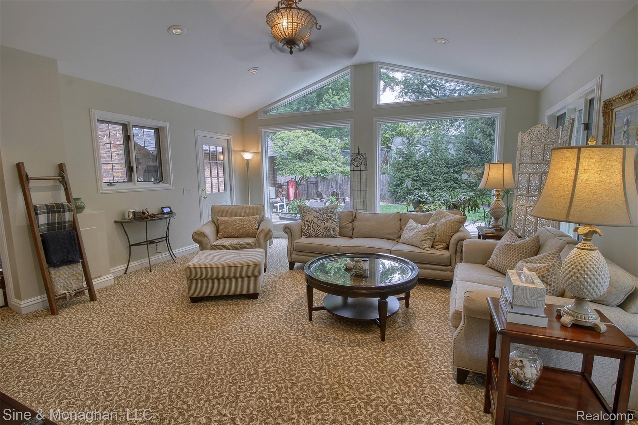 1010 Harvard Road Grosse Pointe, MI 48230 - Photo 14 of 54 16-Family Room.jpg
