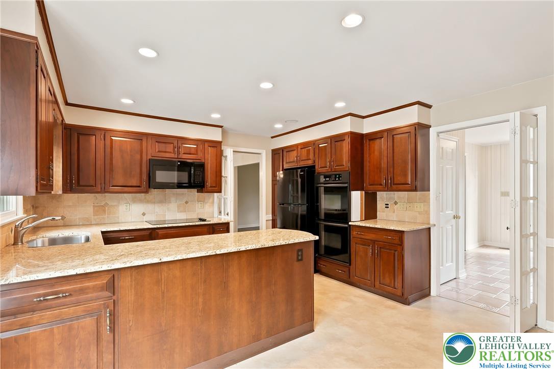 613 East Macada Road Bethlehem, PA 18017 - Photo 13 of 52