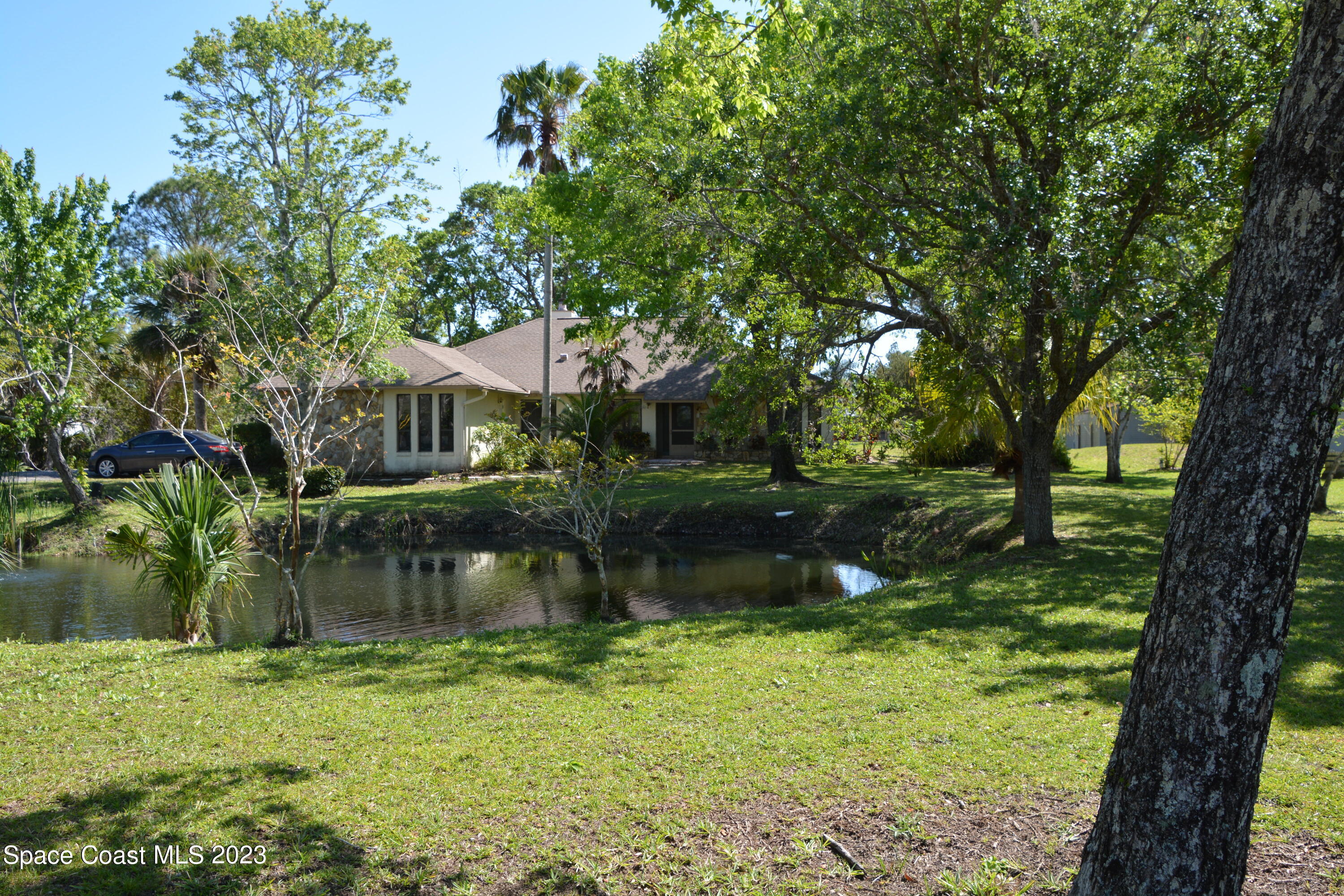 1045 Pine Island Road Merritt Island, FL 32953 - Photo 2 of 42 a backyard of a house with lots of green space