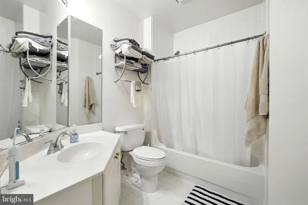 $279,900 | 2204 Westcourt Lane, Unit 109, Herndon, VA 20170