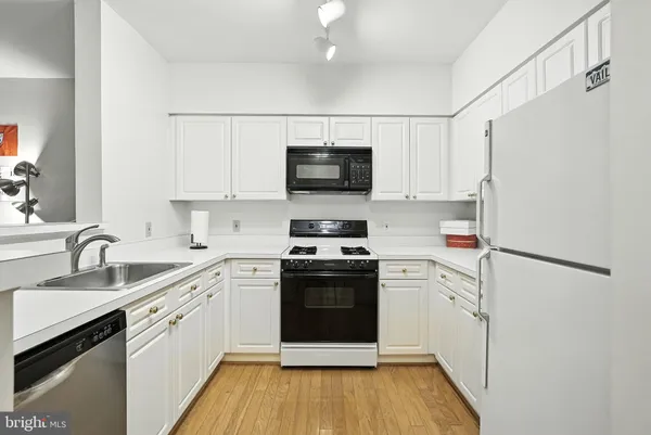 $279,900 | 2204 Westcourt Lane, Unit 109, Herndon, VA 20170