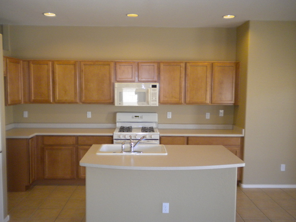 2558 West Granite Pass Road Phoenix, AZ 85085 - Photo 3 of 15 Kitchen2