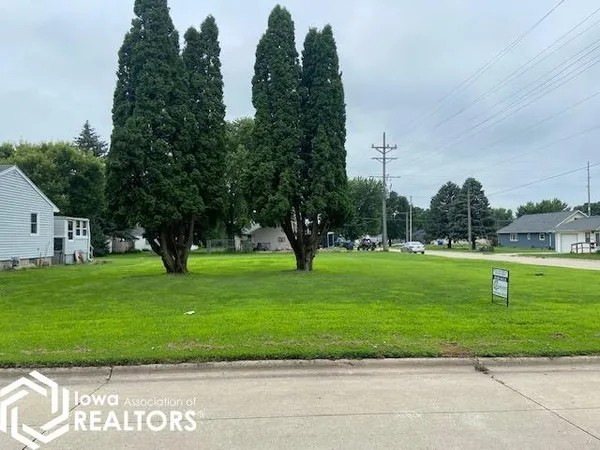 $10,000 | 185 6th Street Southwest, Britt, IA 50423