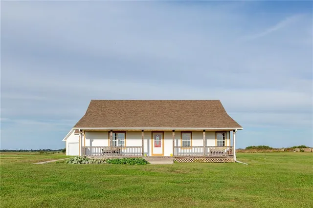 $785,000 | 925 1800th Street, Iola, KS 66749