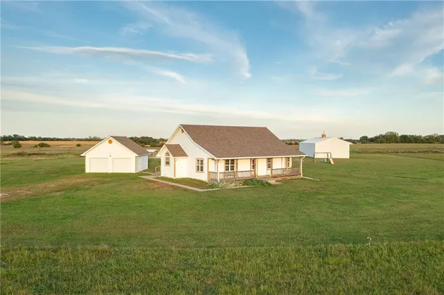$785,000 | 925 1800th Street, Iola, KS 66749