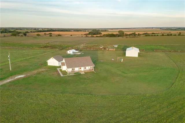 $785,000 | 925 1800th Street, Iola, KS 66749