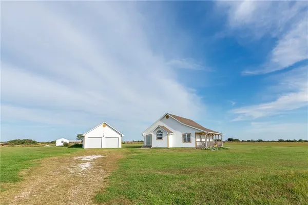 $785,000 | 925 1800th Street, Iola, KS 66749