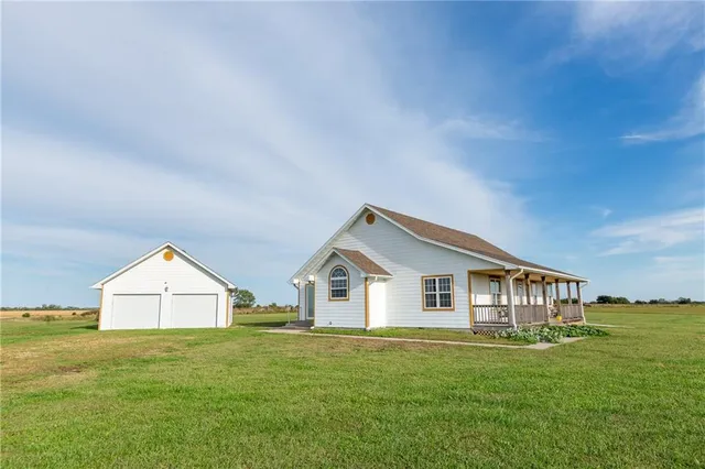 $785,000 | 925 1800th Street, Iola, KS 66749