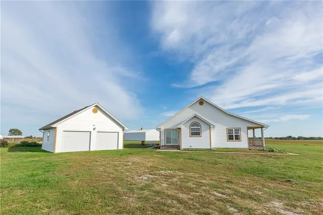 $785,000 | 925 1800th Street, Iola, KS 66749