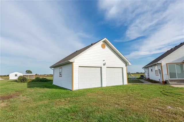 $785,000 | 925 1800th Street, Iola, KS 66749