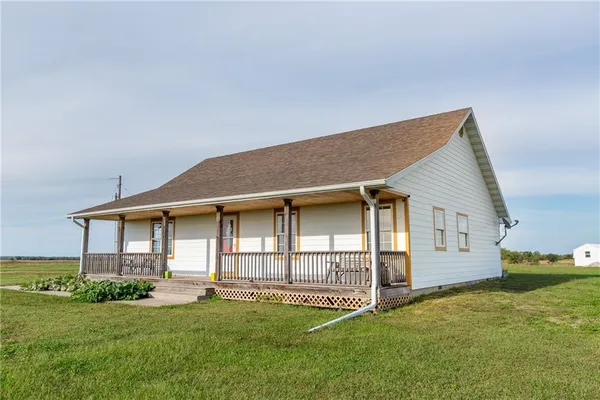 $785,000 | 925 1800th Street, Iola, KS 66749